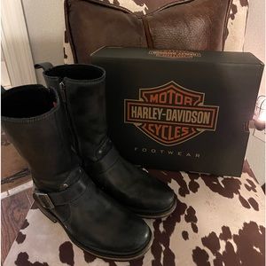 Men’s Harley buckle boots black
